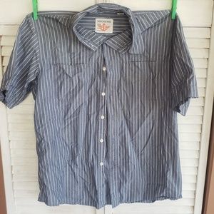 Short sleeve button down